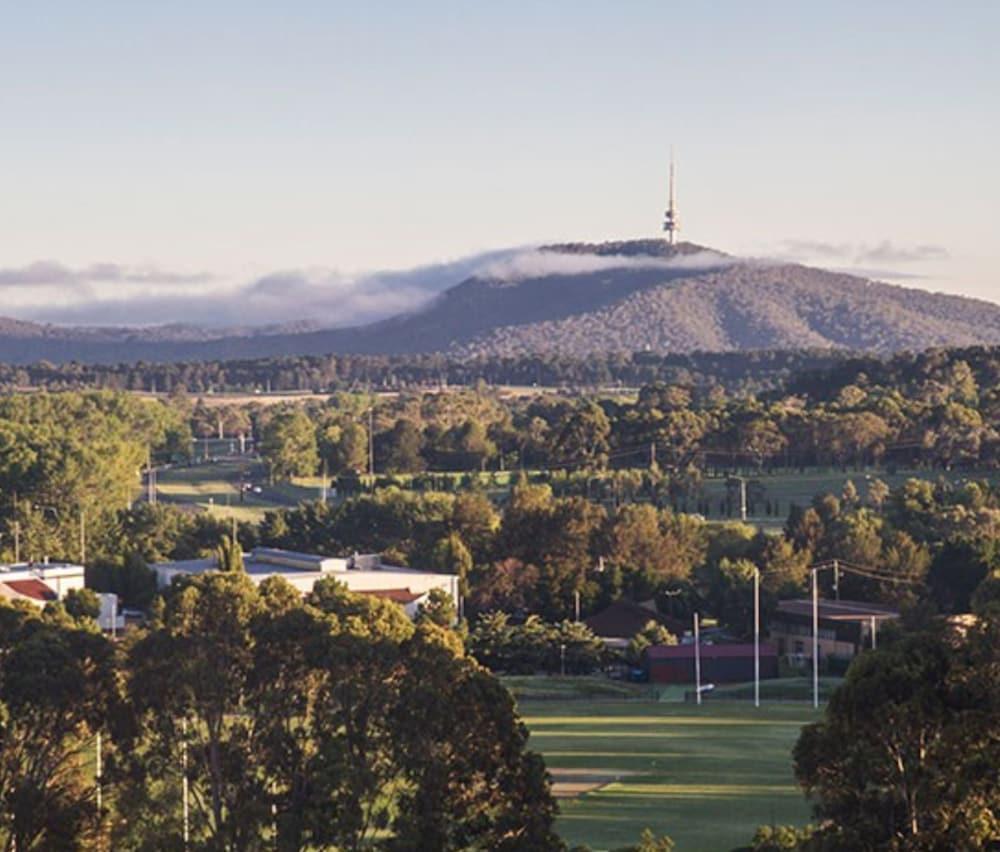 Abode Tuggeranong Aparthotel Canberra Luaran gambar