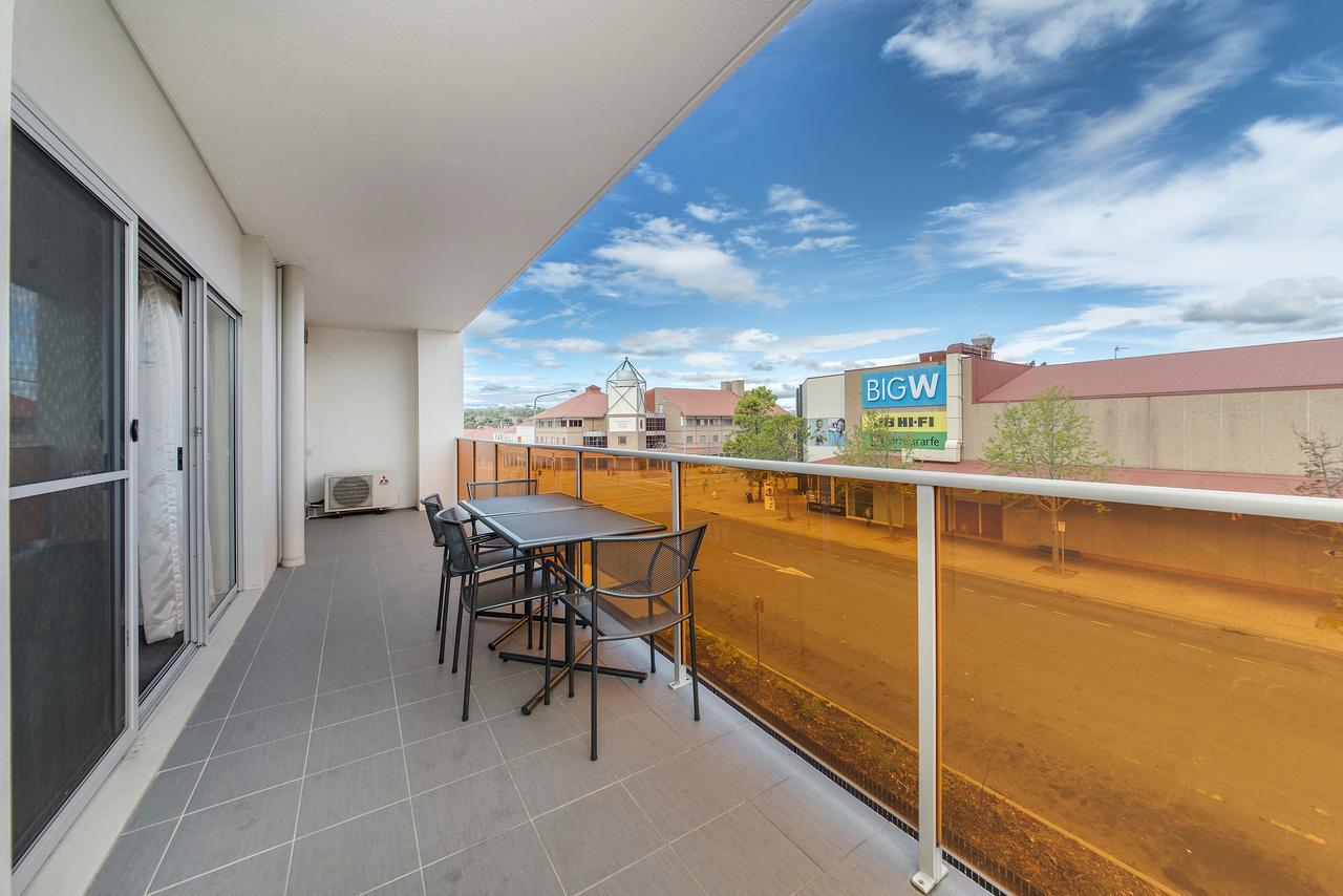 Abode Tuggeranong Aparthotel Canberra Luaran gambar