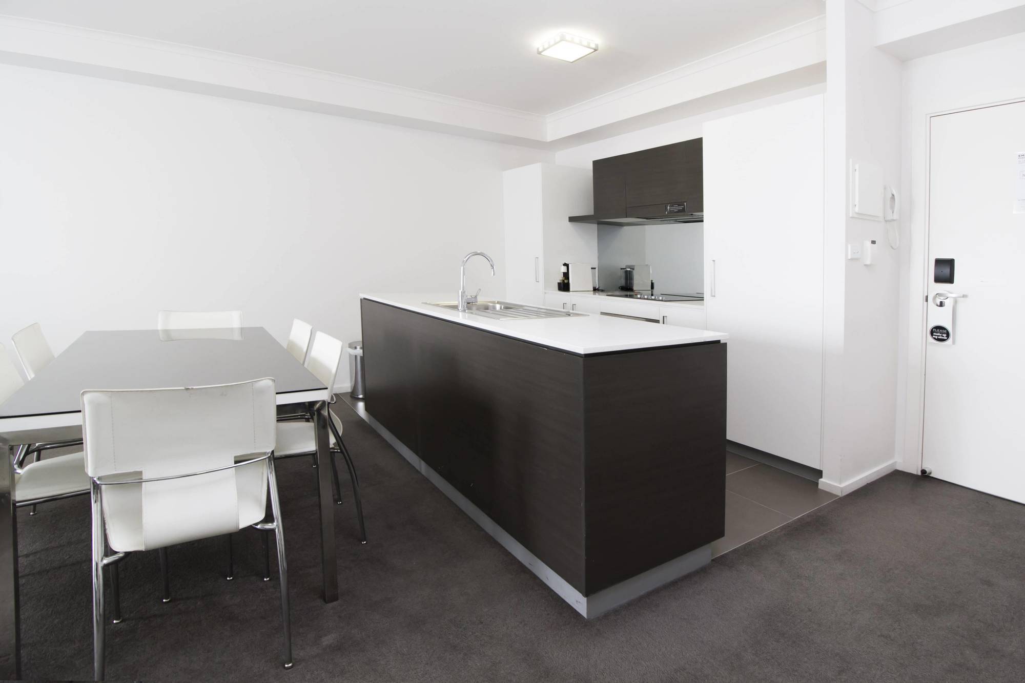 Abode Tuggeranong Aparthotel Canberra Luaran gambar