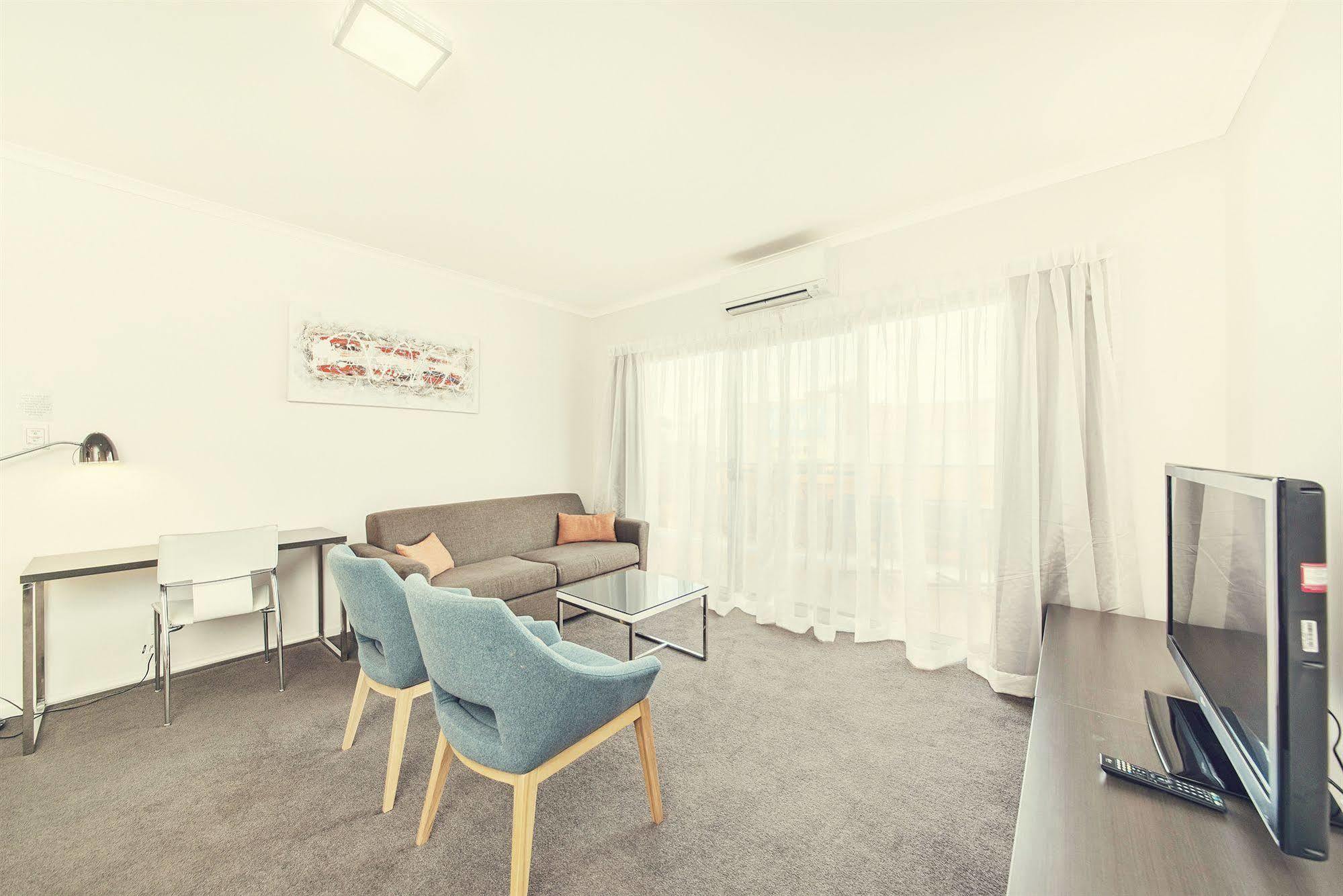 Abode Tuggeranong Aparthotel Canberra Luaran gambar